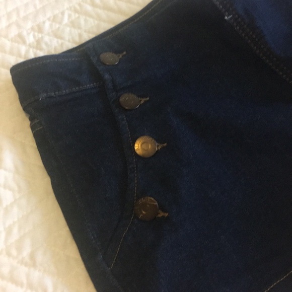 Denim shorts. - Picture 2 of 4